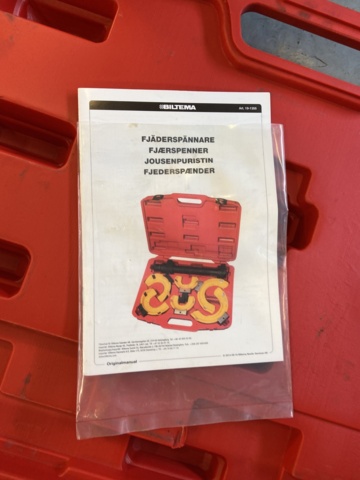 1001116-3 Spring strut tensioner and socket wrench set