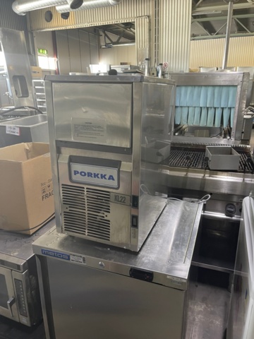 897752-1 Ice machine Porkka KL22. Purchased in 2021