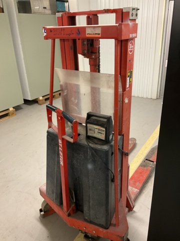 1001517-4 Electric stacker BT-SV 1000