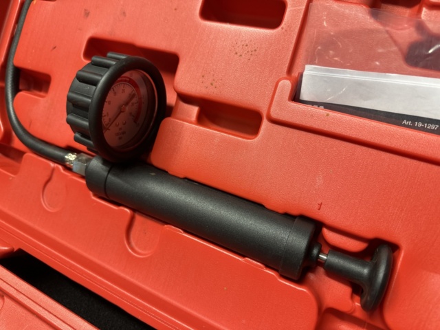 979626-4 Coolant pressure tester kit