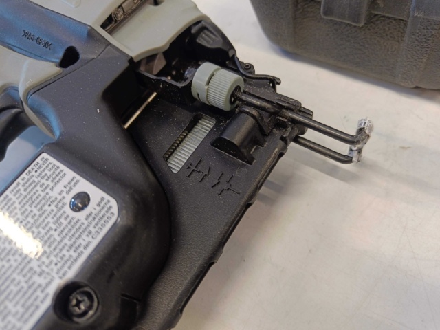 928918-9 Stripping gun Hitachi NT 65GS