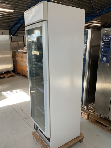 1001592-3 Refrigerator with glass doors