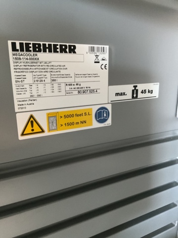 1001592-4 Refrigerator with glass doors