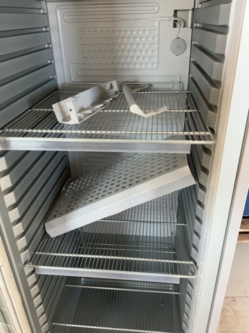 1001592-5 Refrigerator with glass doors