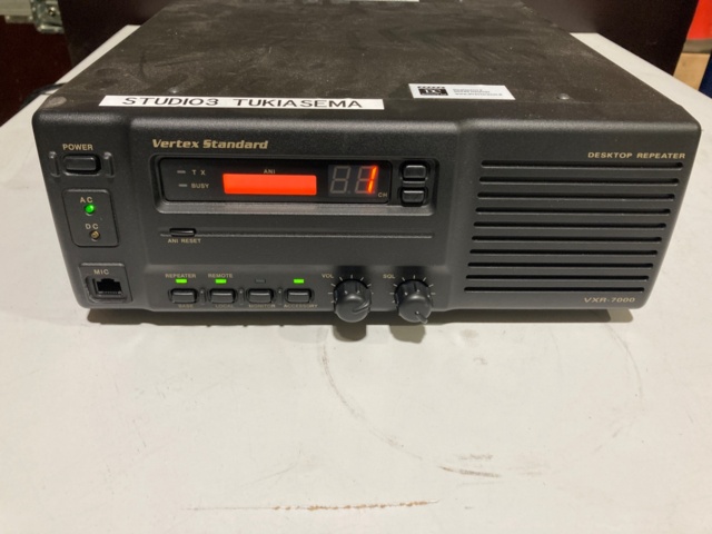 Vertex VXR-7000 Desktop Repeater - Ei pohjahintaa - PS Auction - We ...