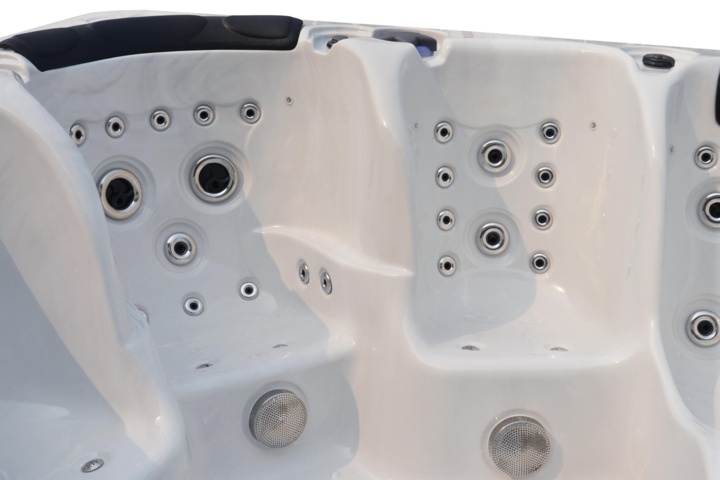 1004968-7 Hot tub with thermocap [new]