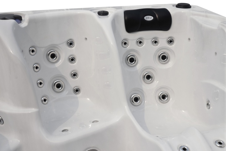 1004968-9 Hot tub with thermocap [new]