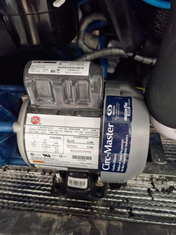 1004968-20 Hot tub with thermocap [new]