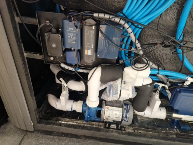 1004968-22 Hot tub with thermocap [new]