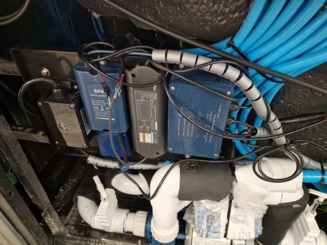 1004968-25 Hot tub with thermocap [new]