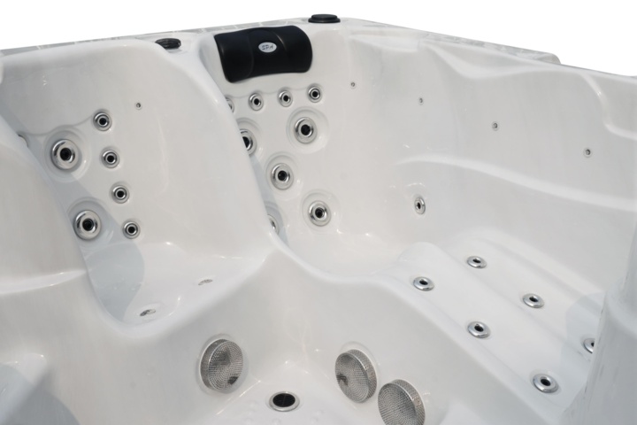 1004969-8 Hot tub with thermocap [new]