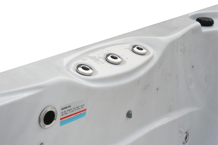 1004969-12 Hot tub with thermocap [new]