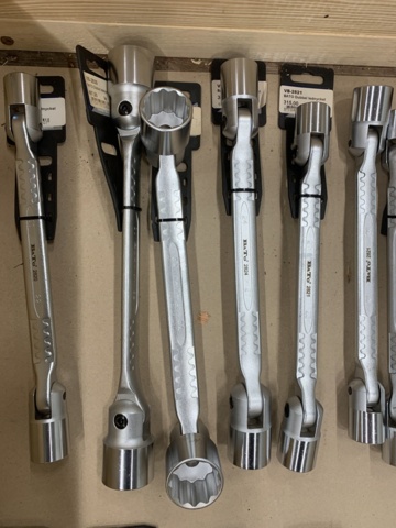 1005507-2 Lock keys, block keys, etc