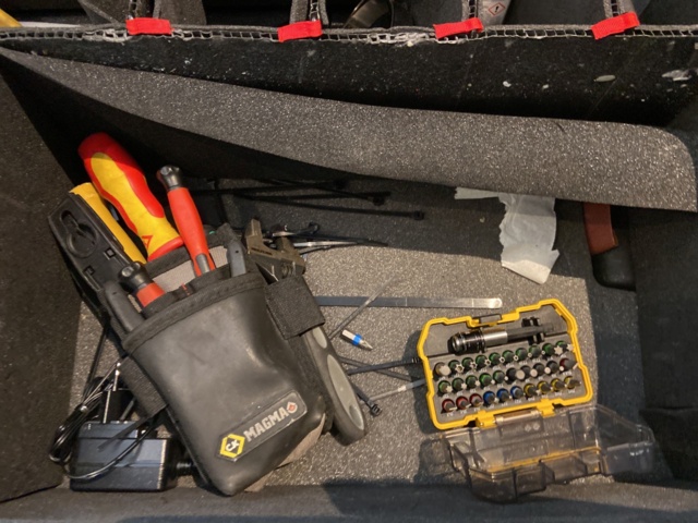 980419-4 Various measuring tools etc