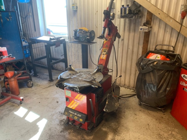 956063-1 Tire machine Falco AL520