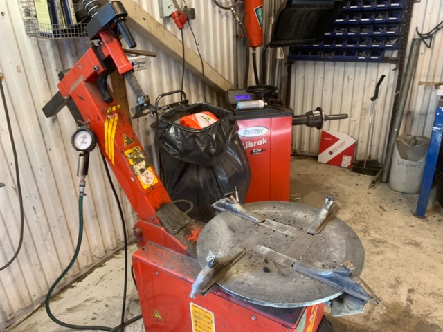 956063-4 Tire machine Falco AL520