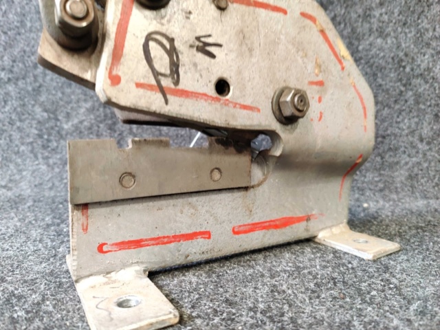 1004994-2 Sheet metal scissors