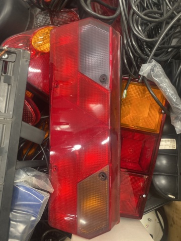 1005546-5 Pallet with vehicle lighting