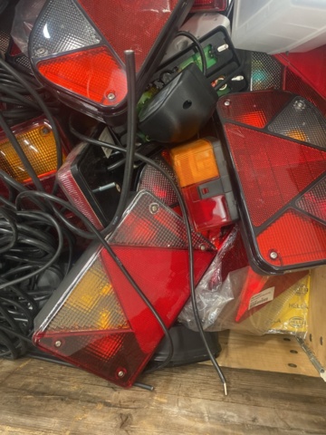 1005546-6 Pallet with vehicle lighting