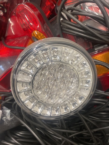 1005546-9 Pallet with vehicle lighting