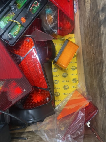 1005546-11 Pallet with vehicle lighting