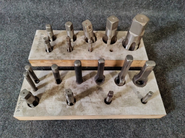 Threaded spigots and hollow pipes - PS Auction - We value the future ...