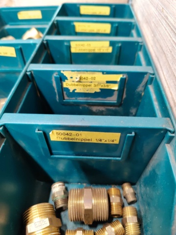 1005015-3 Pipe fittings in i.a. brass