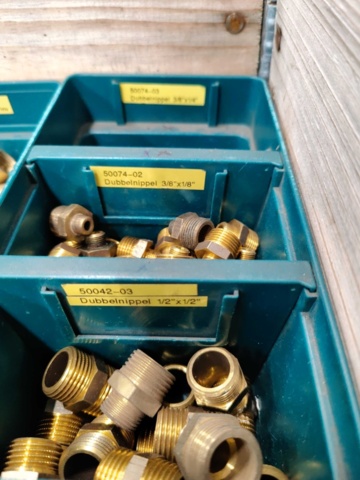 1005015-4 Pipe fittings in i.a. brass