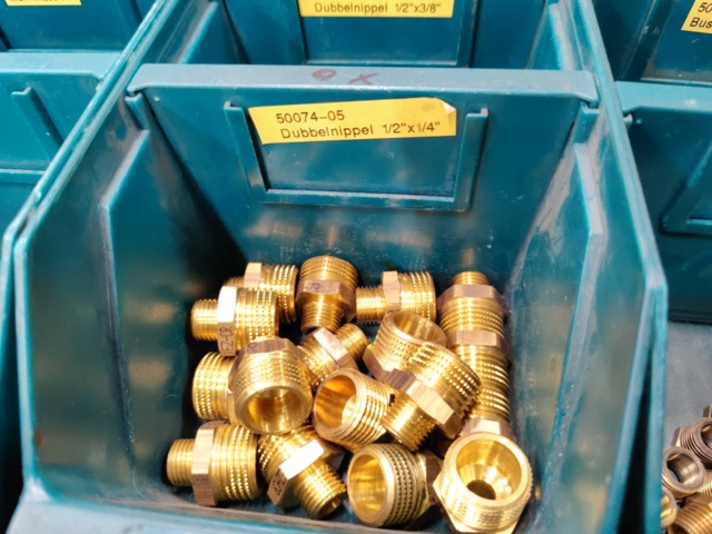 1005015-10 Pipe fittings in i.a. brass