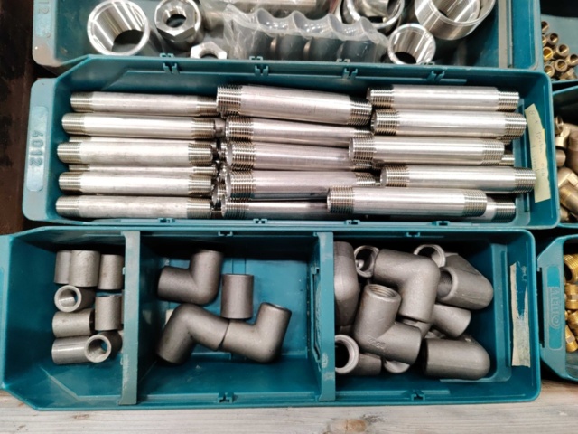 1005015-14 Pipe fittings in i.a. brass