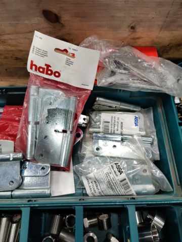 1005015-18 Pipe fittings in i.a. brass