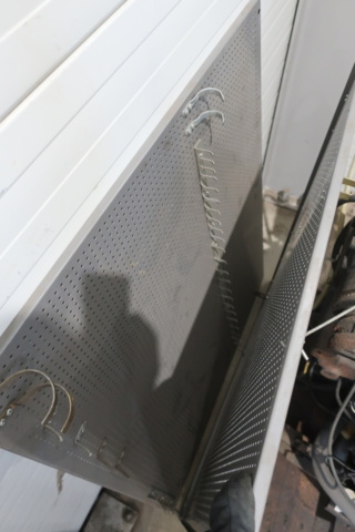 1006270-10 Workbench with vise and tool boards