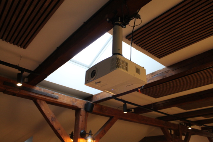 1005397-3 Projector OPTAMA with screen