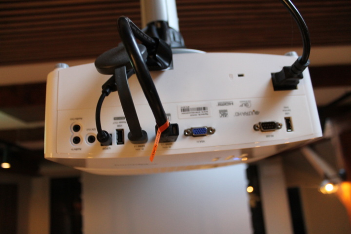 1005397-4 Projector OPTAMA with screen