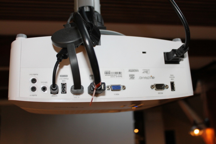 1005397-5 Projector OPTAMA with screen