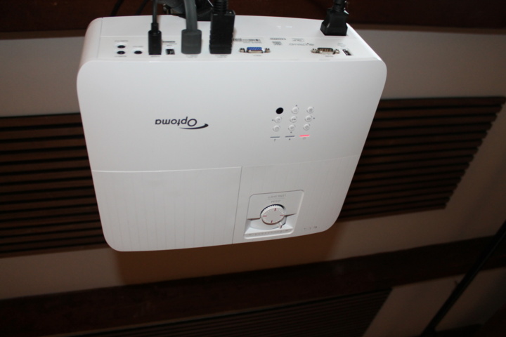 1005397-6 Projector OPTAMA with screen