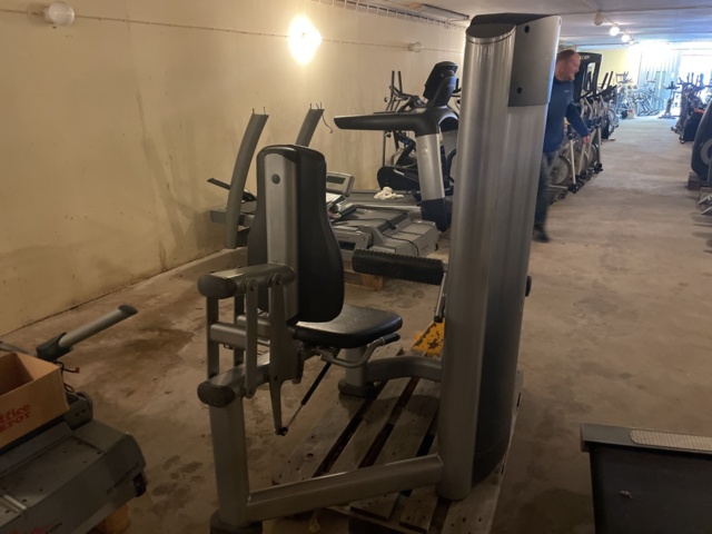 1006627-3 Seated calf press - Calf exemption Life fitness