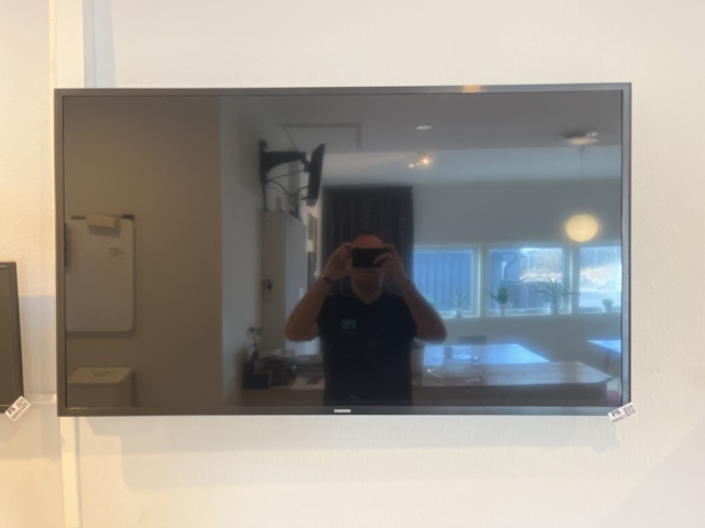 990057-1 Samsung tv monitor inkl. väggfäste