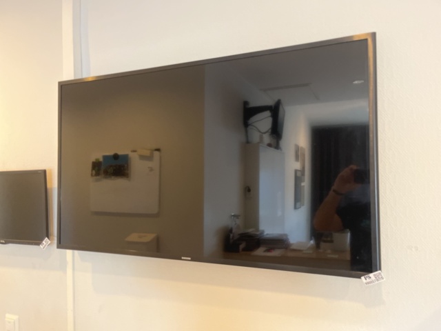 990057-2 Samsung tv monitor inkl. väggfäste