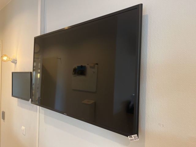 990057-4 Samsung tv monitor inkl. väggfäste