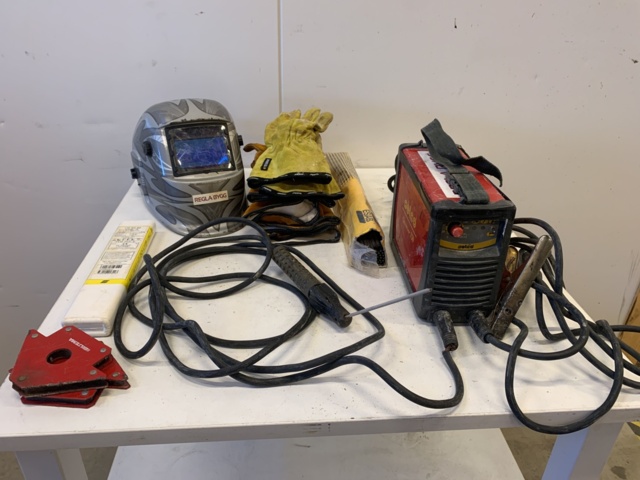 992493-1 Electric welder Selco Quasar 150 with accessories