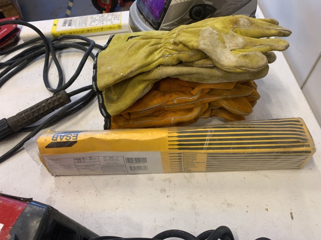 992493-7 Electric welder Selco Quasar 150 with accessories