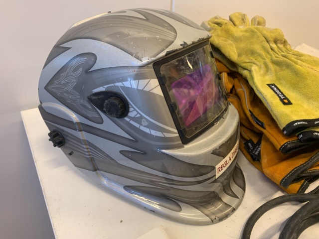 992493-12 Electric welder Selco Quasar 150 with accessories