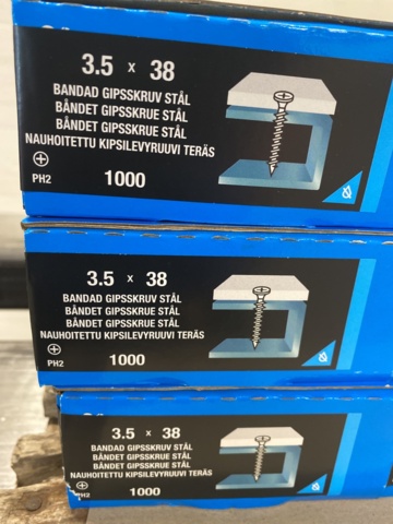 1006928-2 Pallet with banded screw