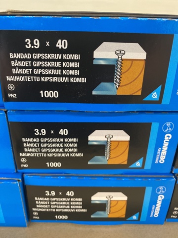 1006928-4 Pallet with banded screw