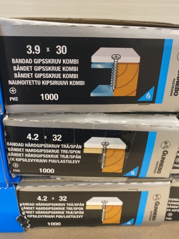 1006928-7 Pallet with banded screw