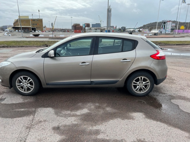 993529-3 Renault Mégane 1.5 dCi DCT - 2011