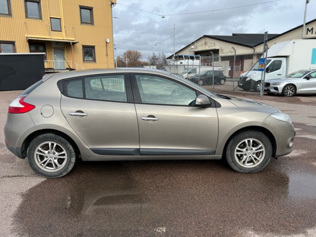 993529-6 Renault Mégane 1.5 dCi DCT - 2011