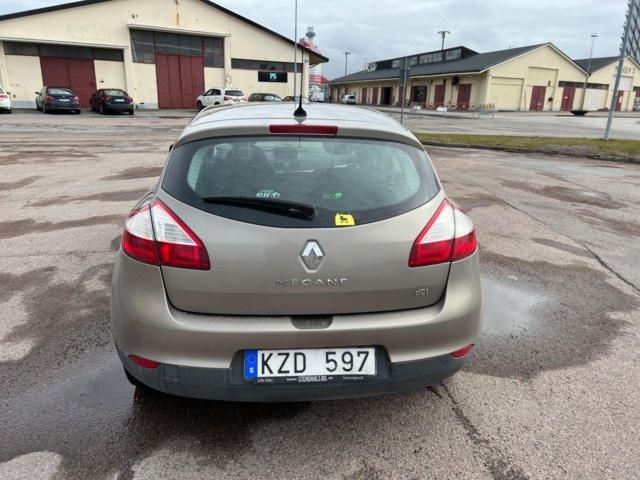 993529-7 Renault Mégane 1.5 dCi DCT - 2011