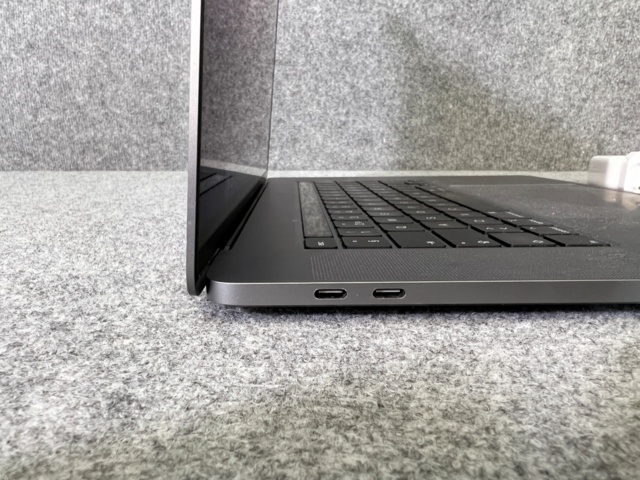 962750-7 MacBook Pro (16-inch, 2019) - Shipping included!